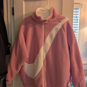 Nike Women’s Big Swoosh Reversible Oversized Zip-up Sherpa Jacket